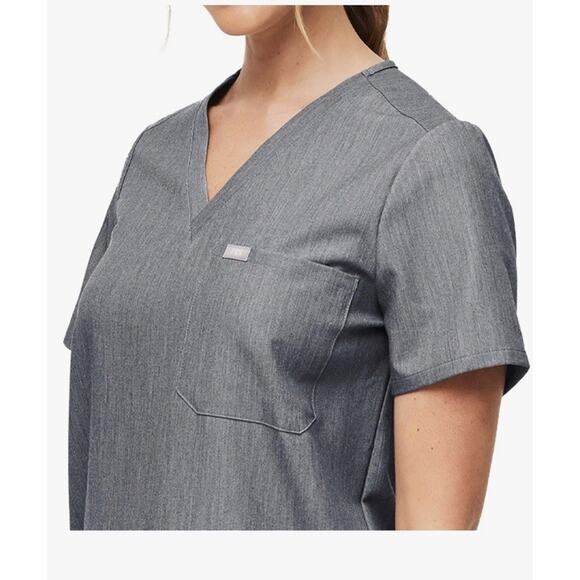 FIGS Catarina One-Pocket Scrub Top in Graphite Gray size Women's X Small - Picture 3 of 10